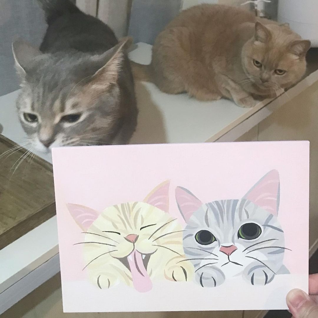 2匹の猫と似顔絵