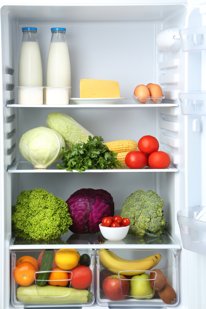 冷蔵庫の中の野菜や果物